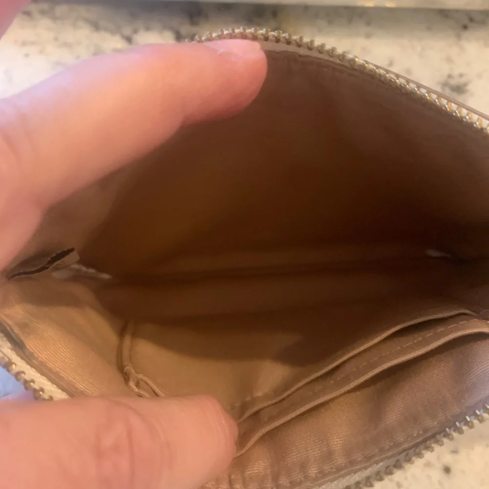 Coach like new cream wristlet💕🌷💛 - Picture 4 of 5